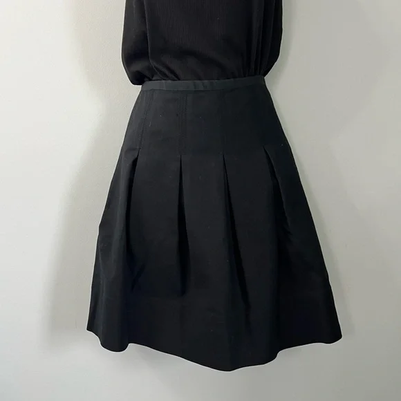 Gap Black Cotton Pleated Zipper Back Skirt Size: 2 - Picture 1 of 6